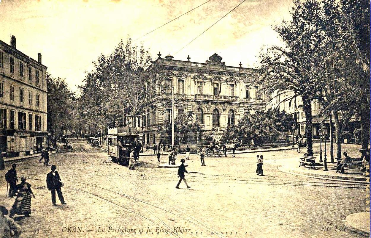 MH b- 045- Place Kleber et prefecture.jpg